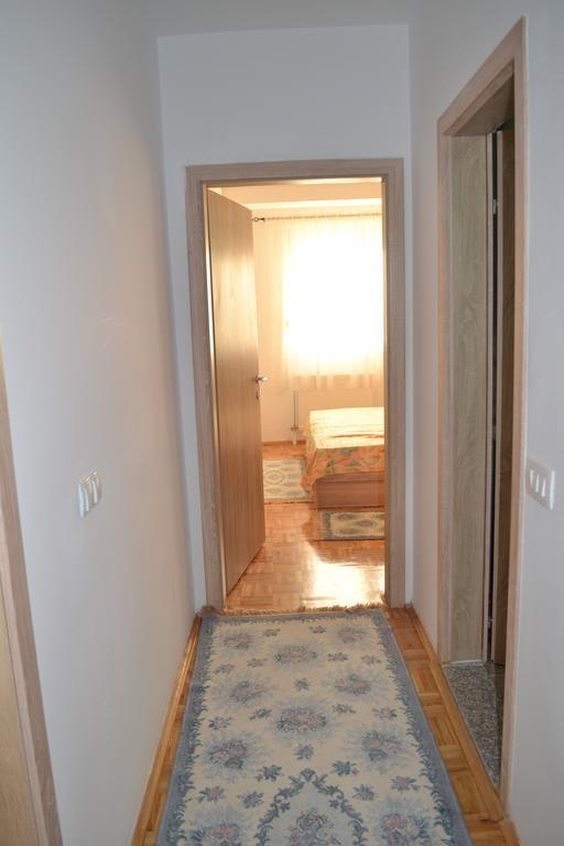 Apartment Gashi พริสตีนา ภายนอก รูปภาพ